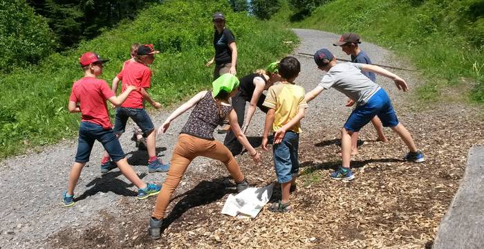 Jugendnaturschutzgruppe am Spielen © Juna Einsiedeln