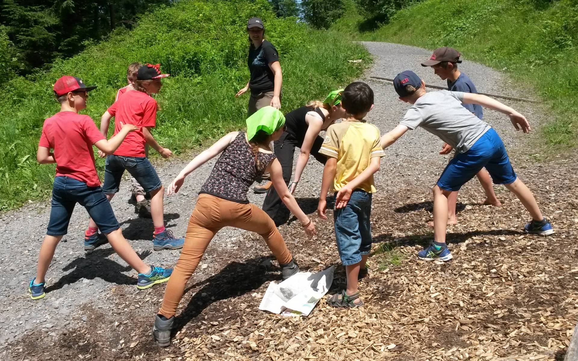 Jugendnaturschutzgruppe am Spielen © Juna Einsiedeln