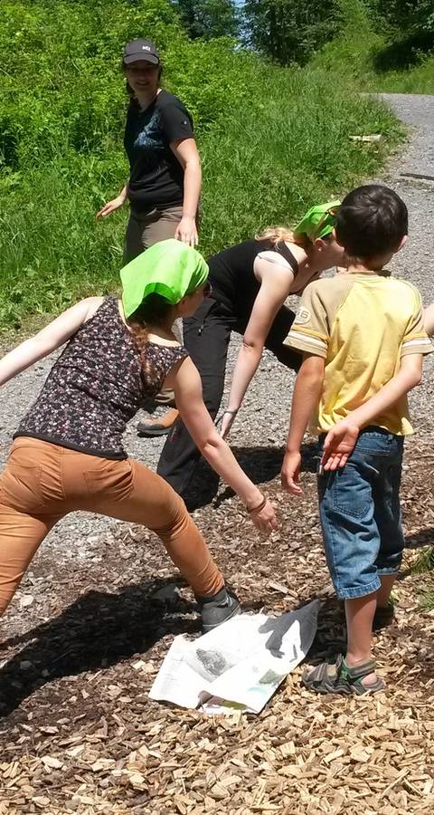 Jugendnaturschutzgruppe am Spielen